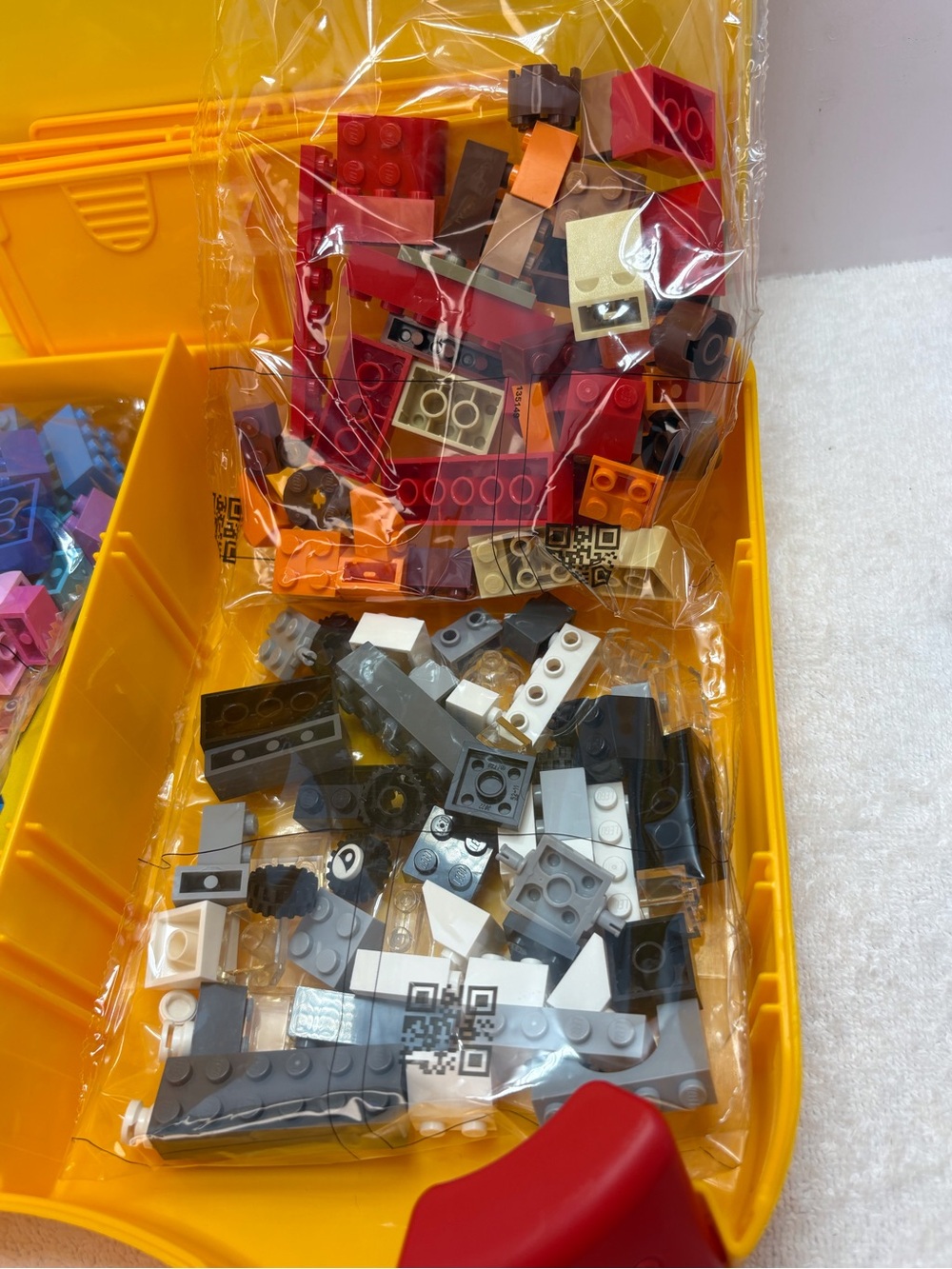 Lego brand new new see pictures Lego Yellow Carrying Case with Red Latch Accent - Picture 8 of 9